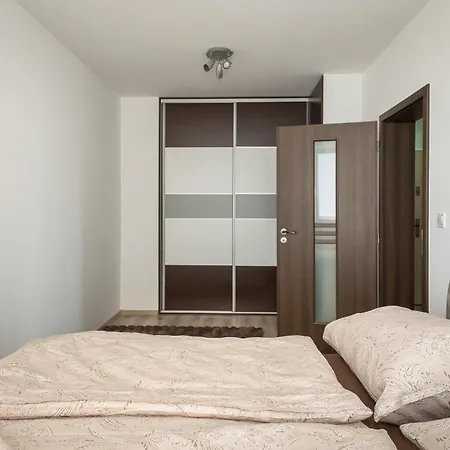 3 Luxury With Private Parking *