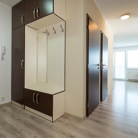 3 Luxury With Private Parking Apartment *