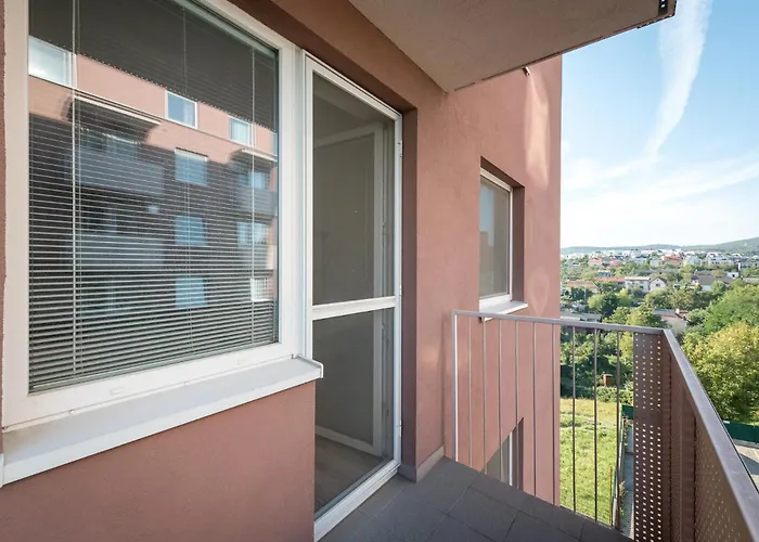 3 Luxury With Private Parking